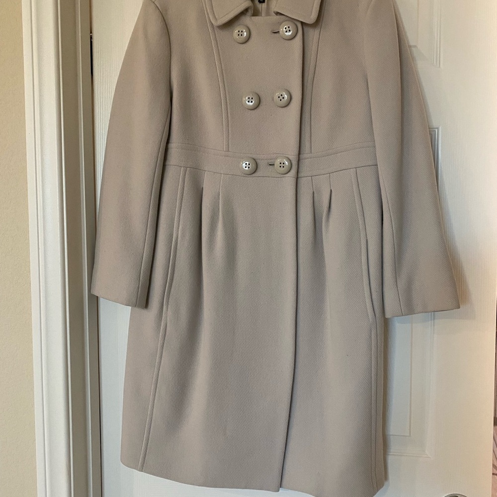 Paris based Designer Tara Jarmon lightweight coat. Size 40 or US size 8.